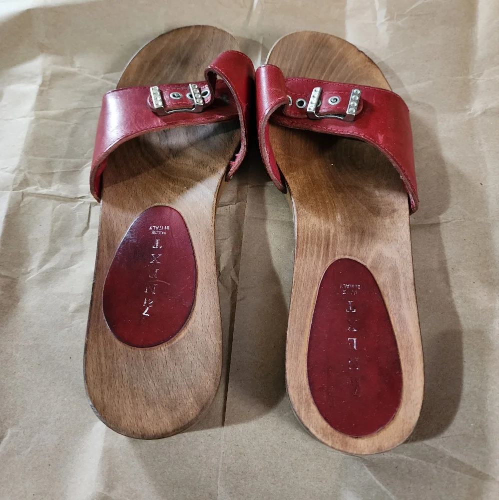 Clogs - Picture 1 of 4